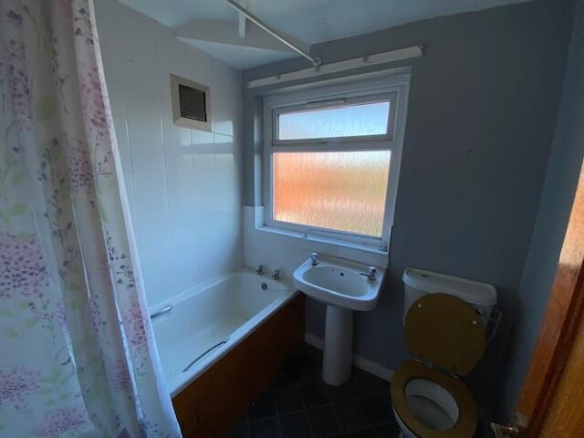 BATHROOM T202503281452.jpg