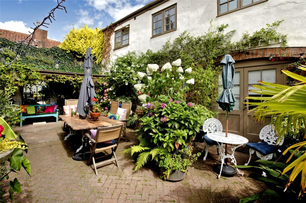 Court Yard Garden