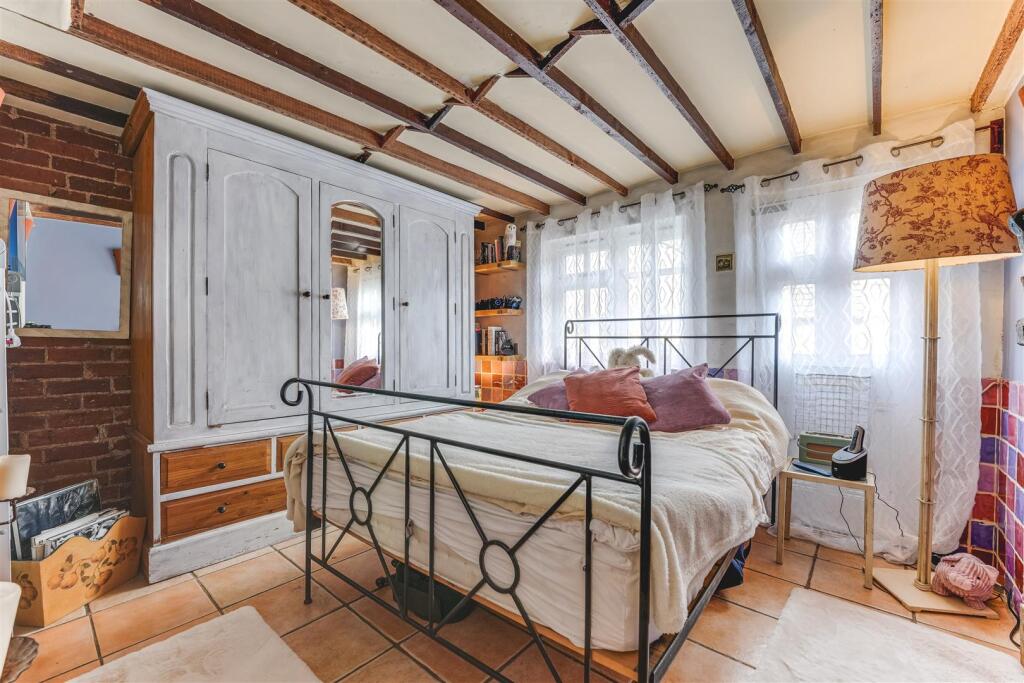 Bed 3.jpg