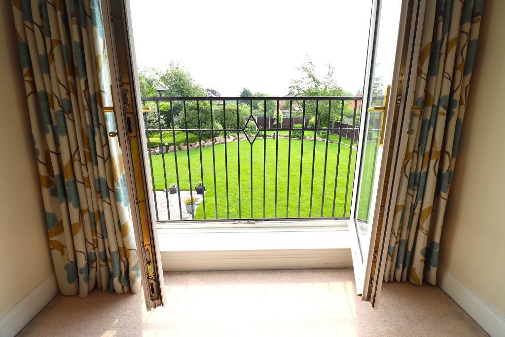 Lounge/Juliet balcony