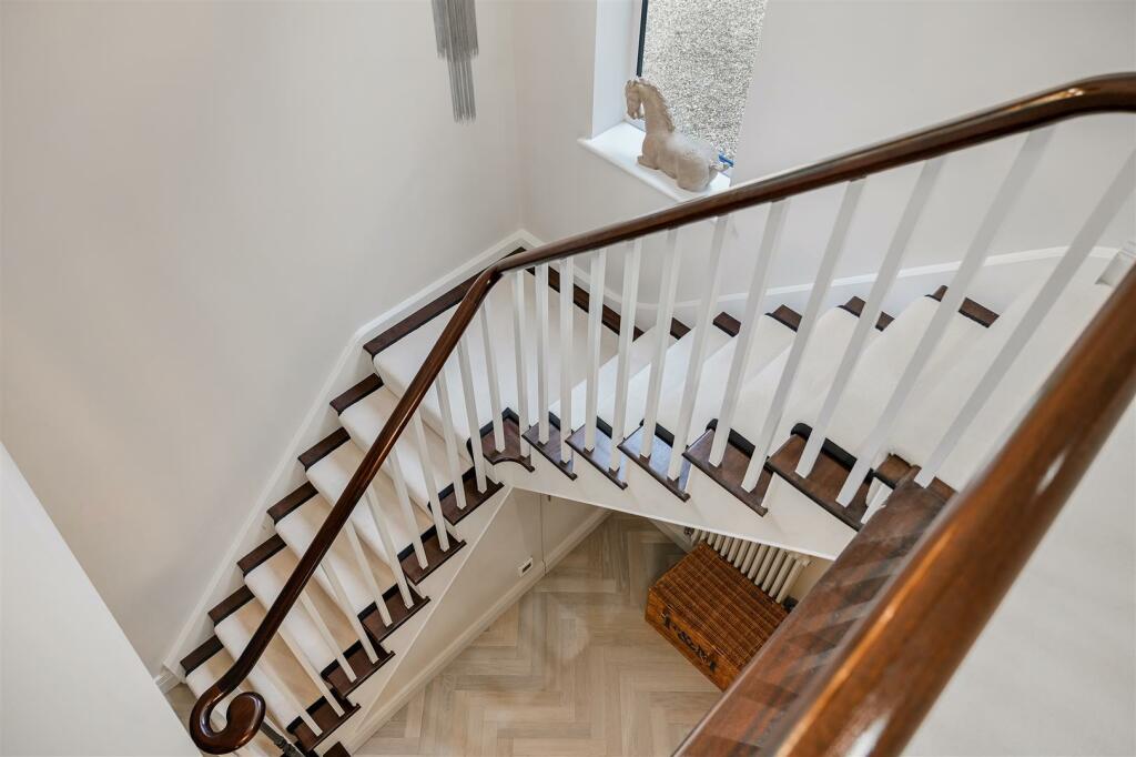 CUNLIFFE CLOSE, 1  (22).jpg