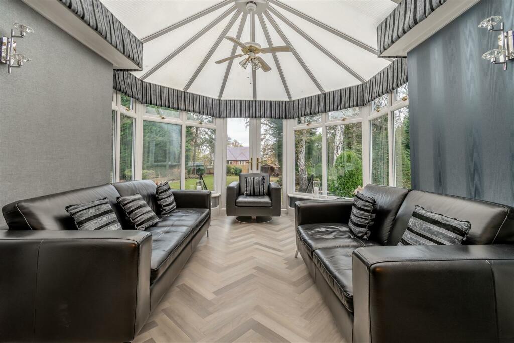 8528405-interior01.jpg