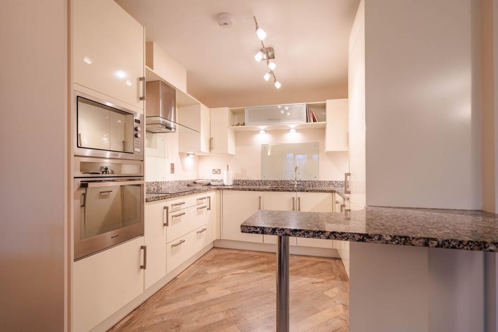 OPEN PLAN LIVING AREA