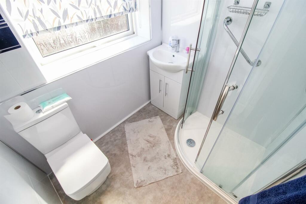 SHOWER ROOM/W.C.