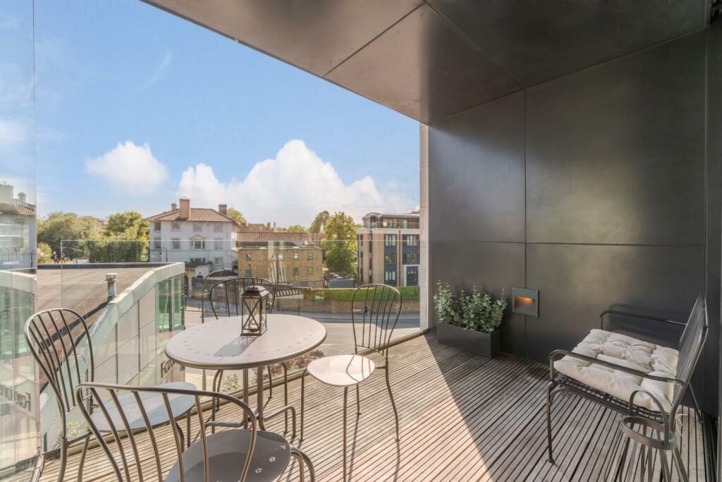 BALCONY7.jpg