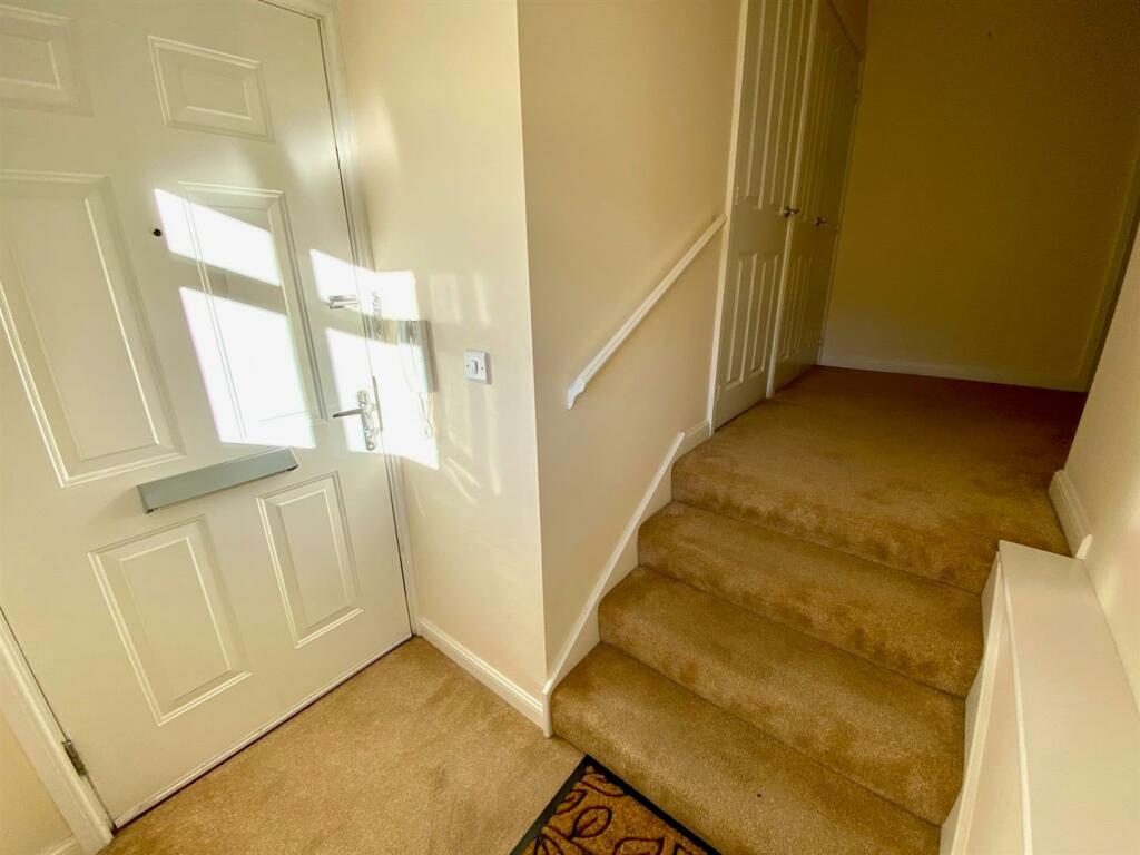 marmaville court 39 hall with 4 steps.jpg