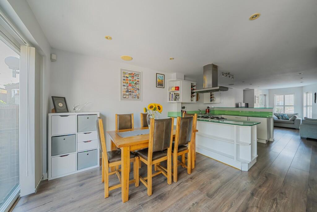 Kitchen/Dining Area