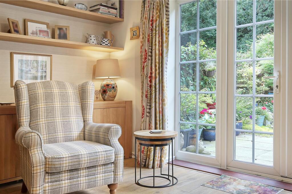 Sitting/Dining Area