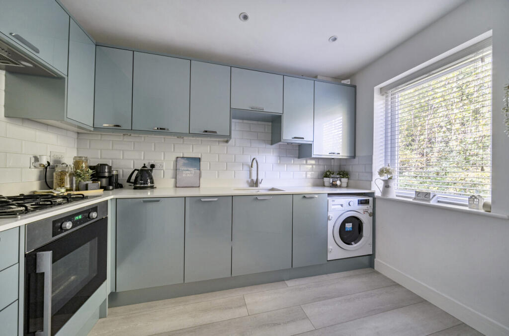 1371988-8-68f8df6...