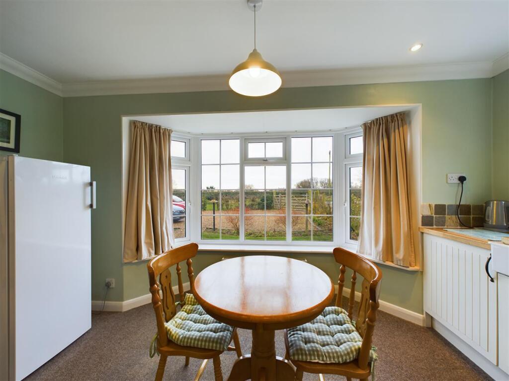 KITCHEN/ DINER