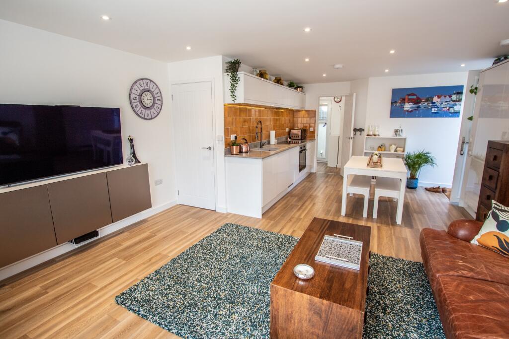 kitchen/ dining/ living area