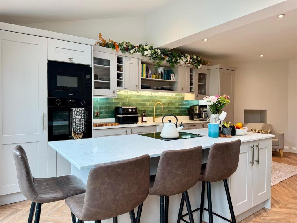 Kitchen (1).jpg