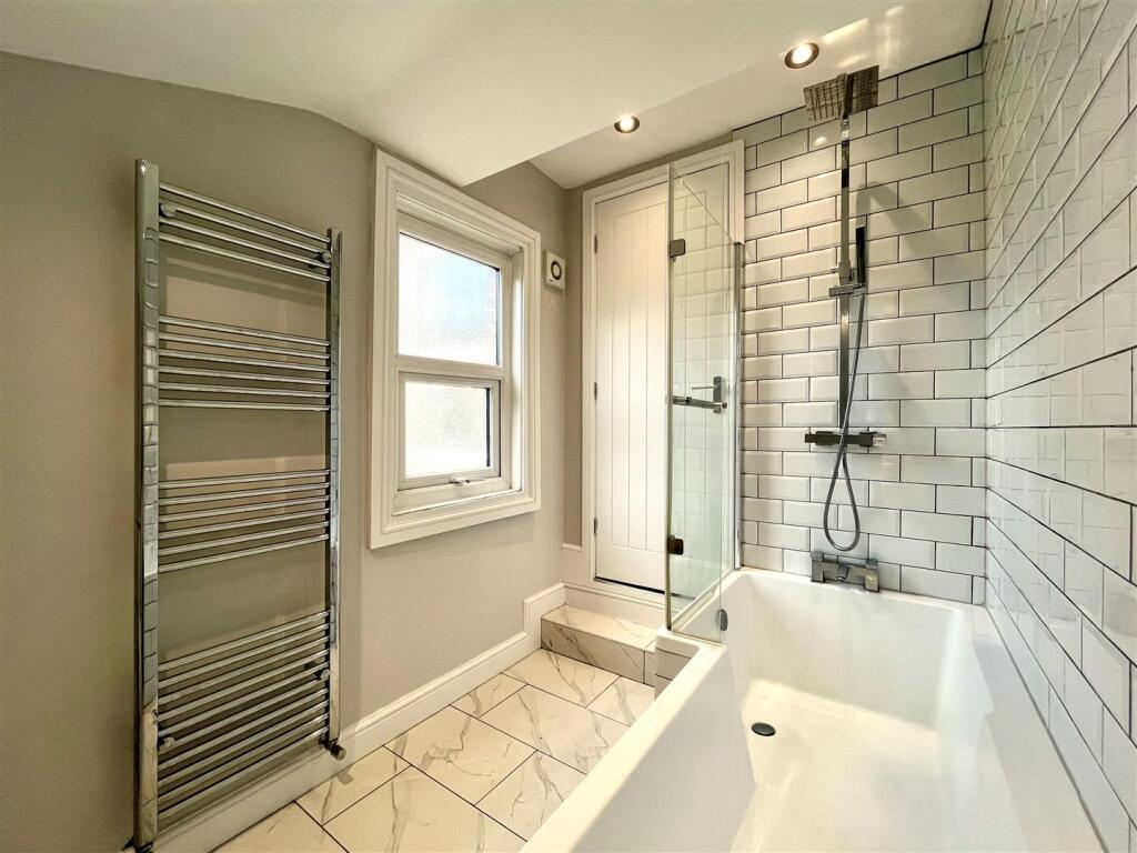 Bathroom Aspect 2