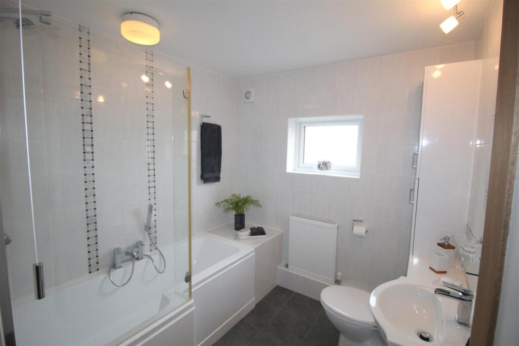 Fieldway, 4 Bathroom 1.JPG