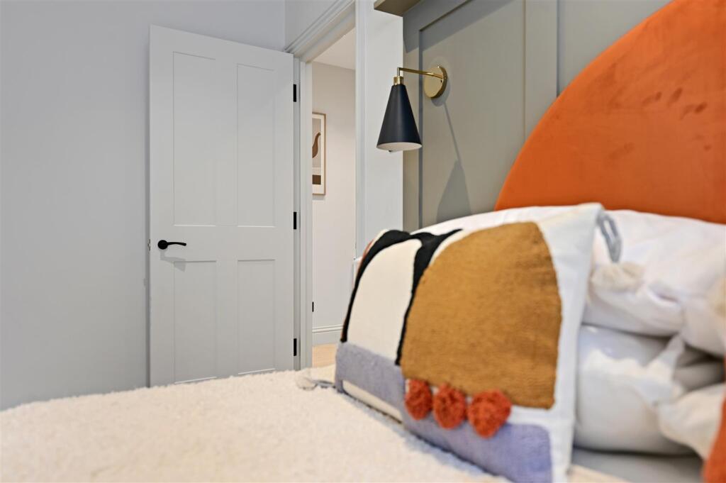Billy - Flat 1, 240 Acton Lane - L.S - E3 (1).JPG