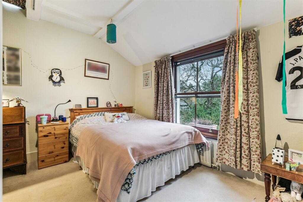 Grove Park Gardens, W4 - FOR SALE