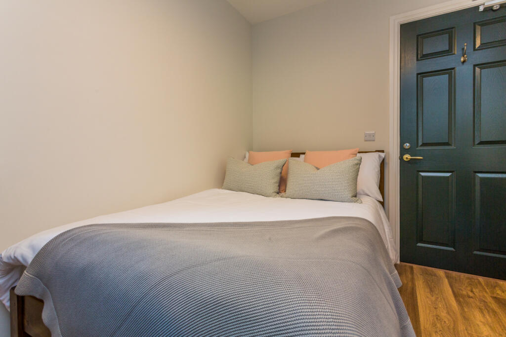 St Hilds Flat 2 bedroom 7