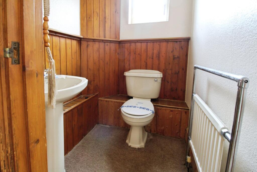 WC &#43; Wash Hand Basin