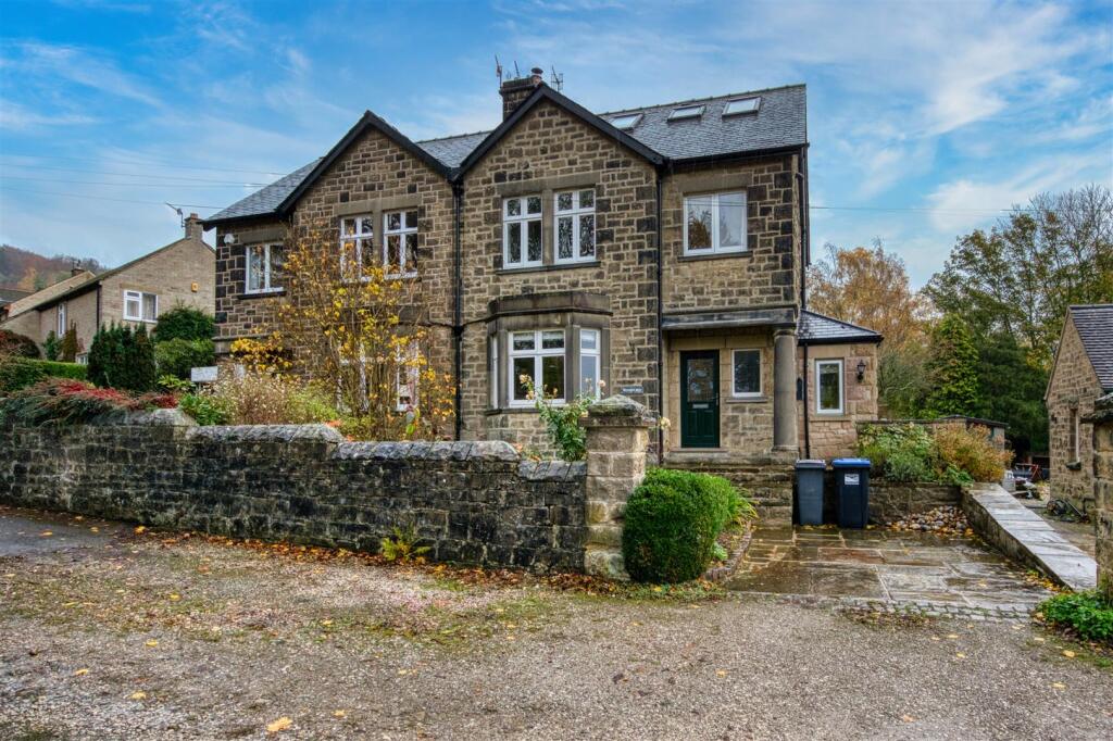 Front of the home and driveway.jpg