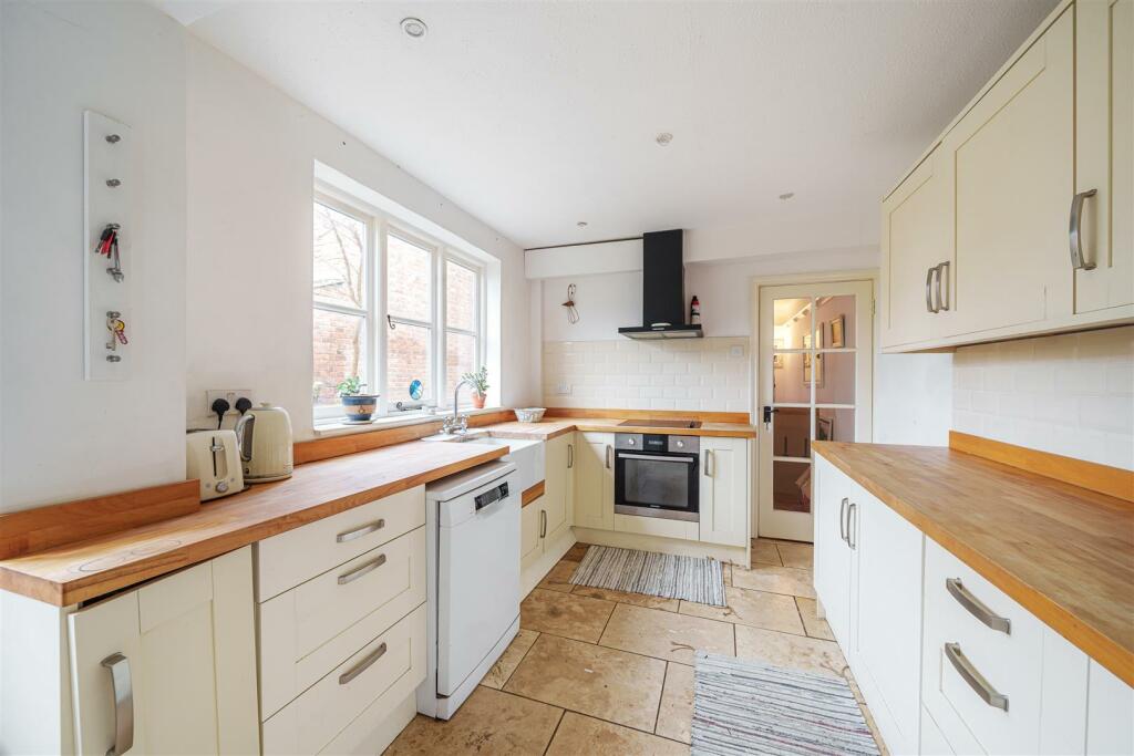 kitchen i h.JPG