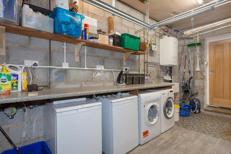 GARAGE UTILITY