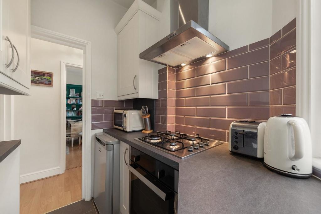 Kitchen (2).jpg