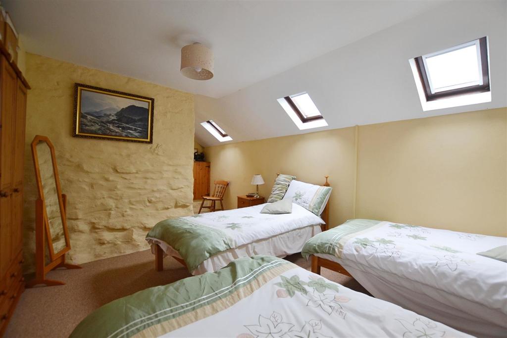 bed 1..JPG