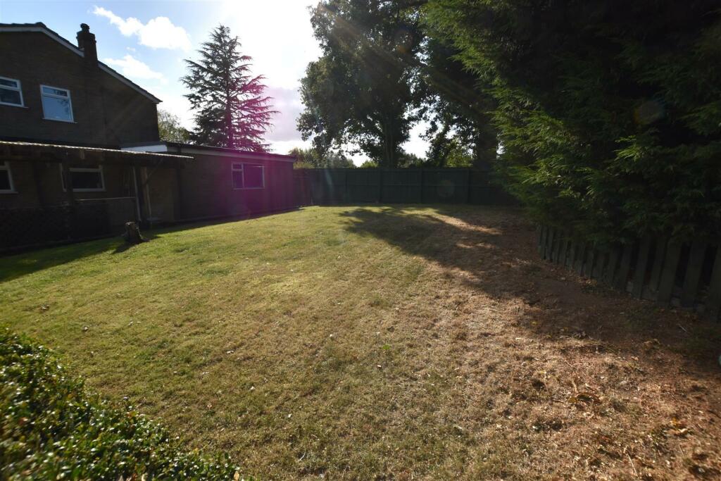 Side Garden Area.JPG