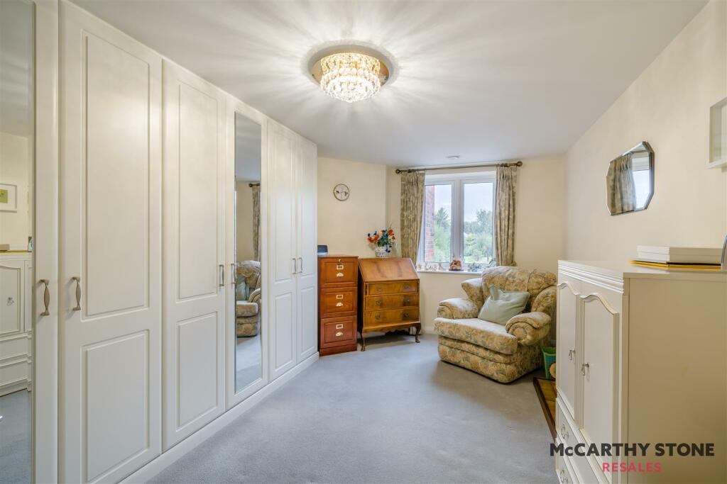 8622961-interior10.jpg