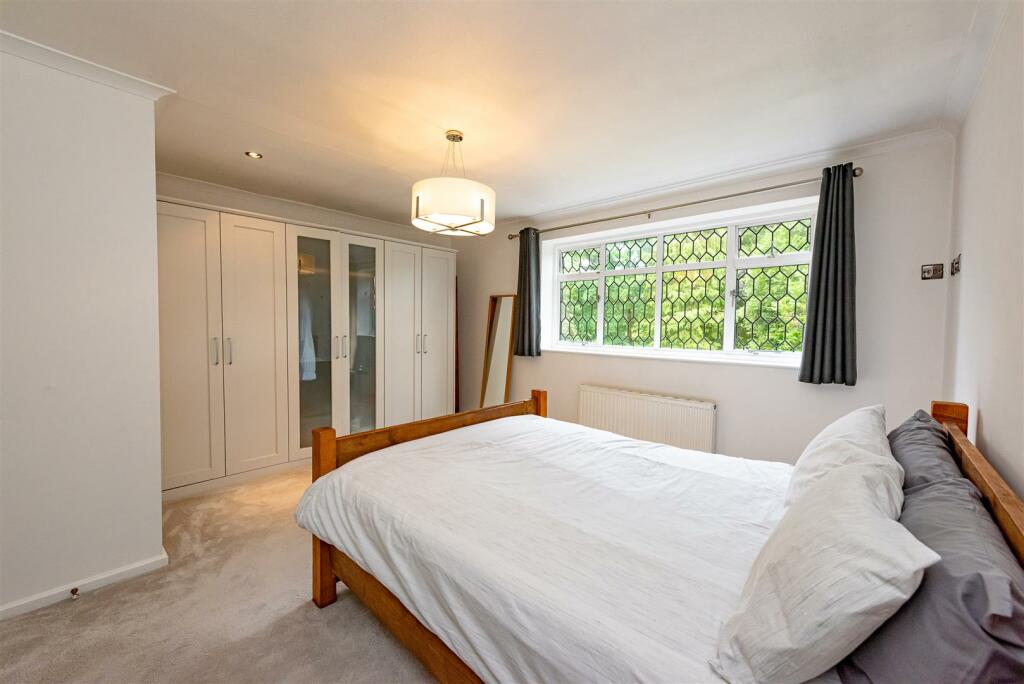 The Squirrels, 27 Stourbridge Road-bed2.jpg