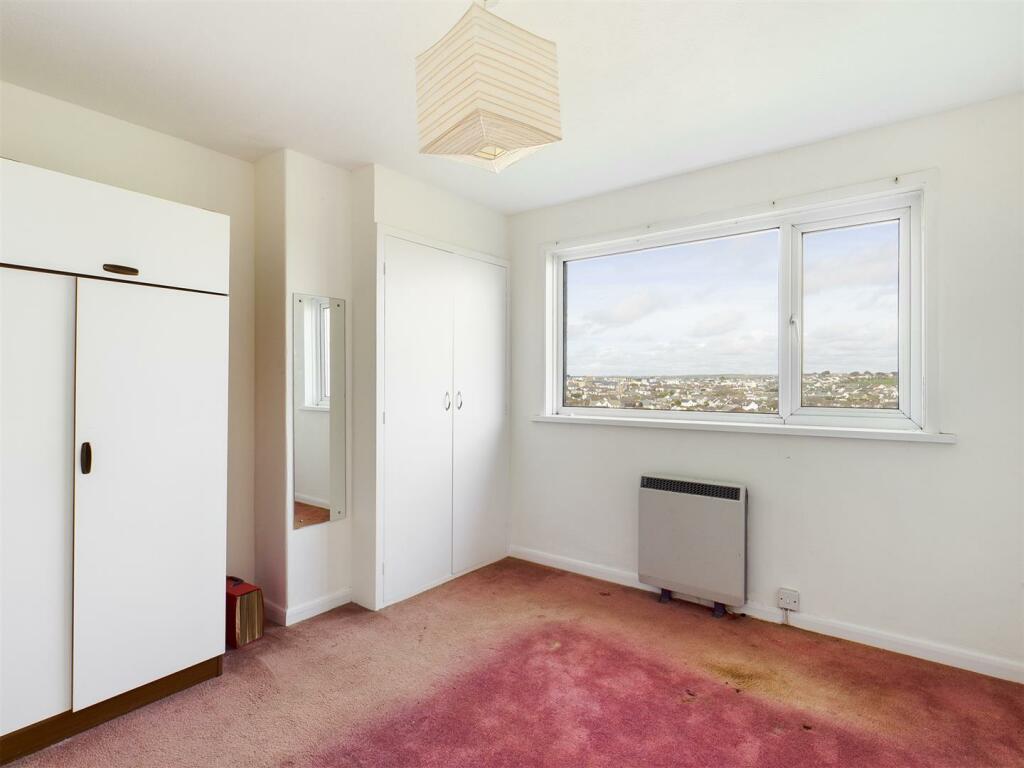 Back Bedroom 1.jpg