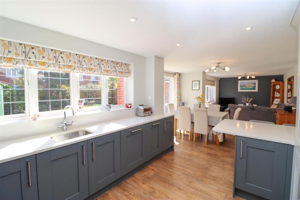 Kitchen/Breakfast Room