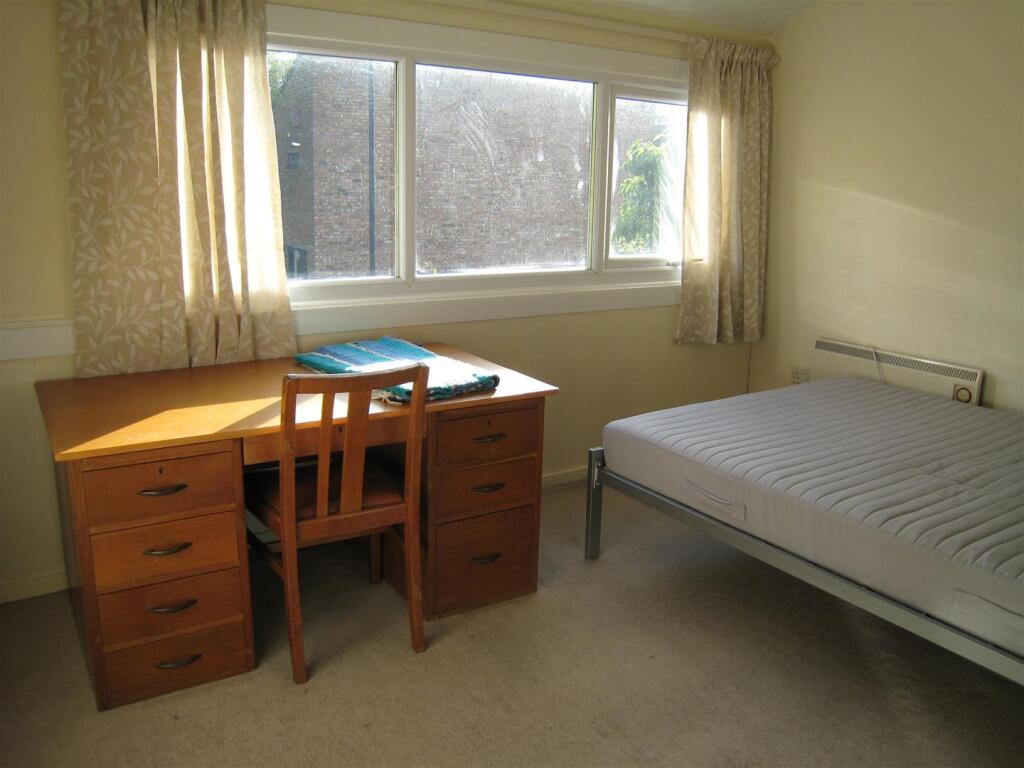 Bedroom 2.JPG