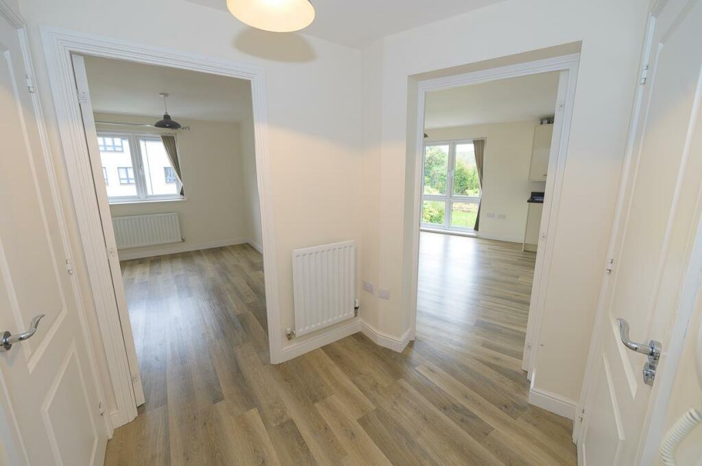 Entrance hall pic 2.jpg