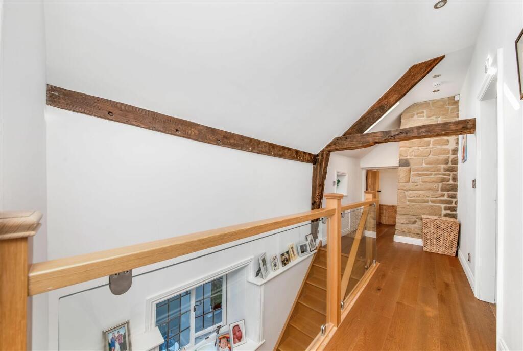 GALLERIED FIRST FLOOR LANDING