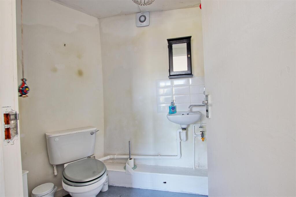 Toilet - studio.jpg