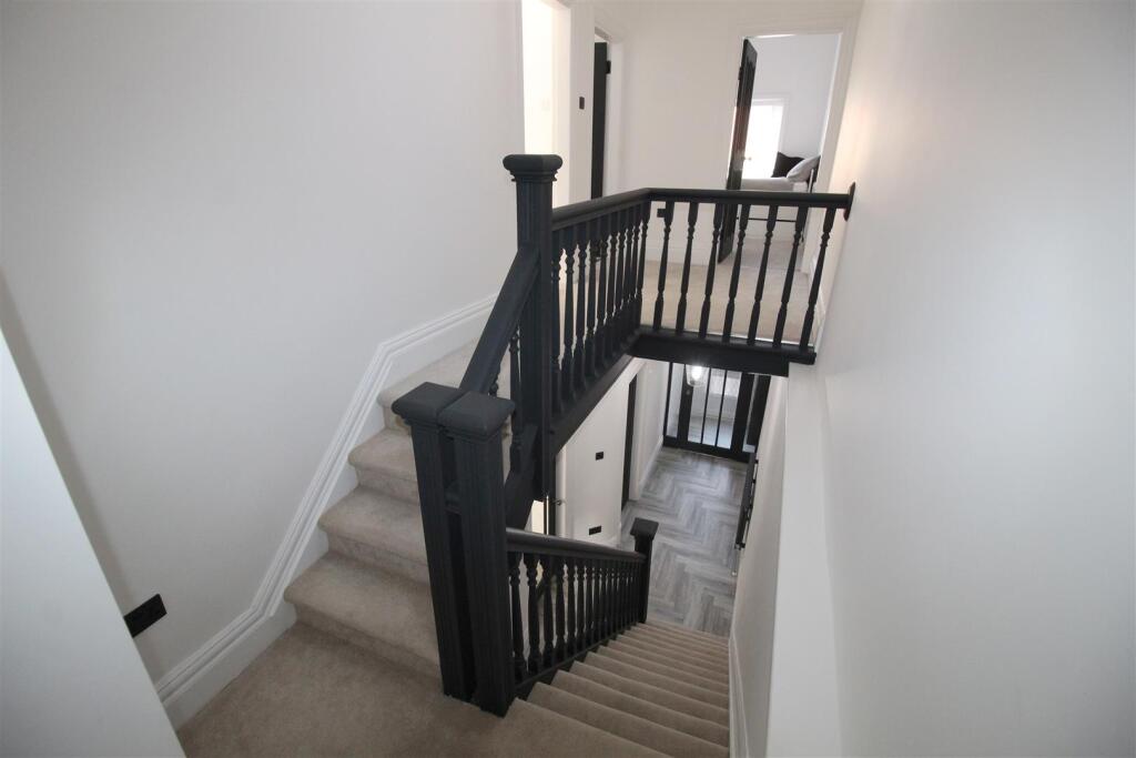 Park Rd, 50A, landing.JPG