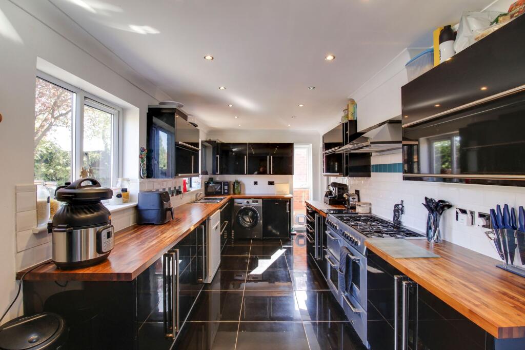 Kitchen / Dining Room