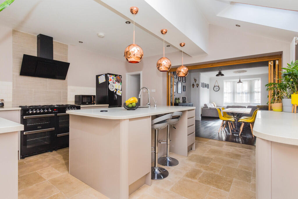Kitchen/Breakfast...