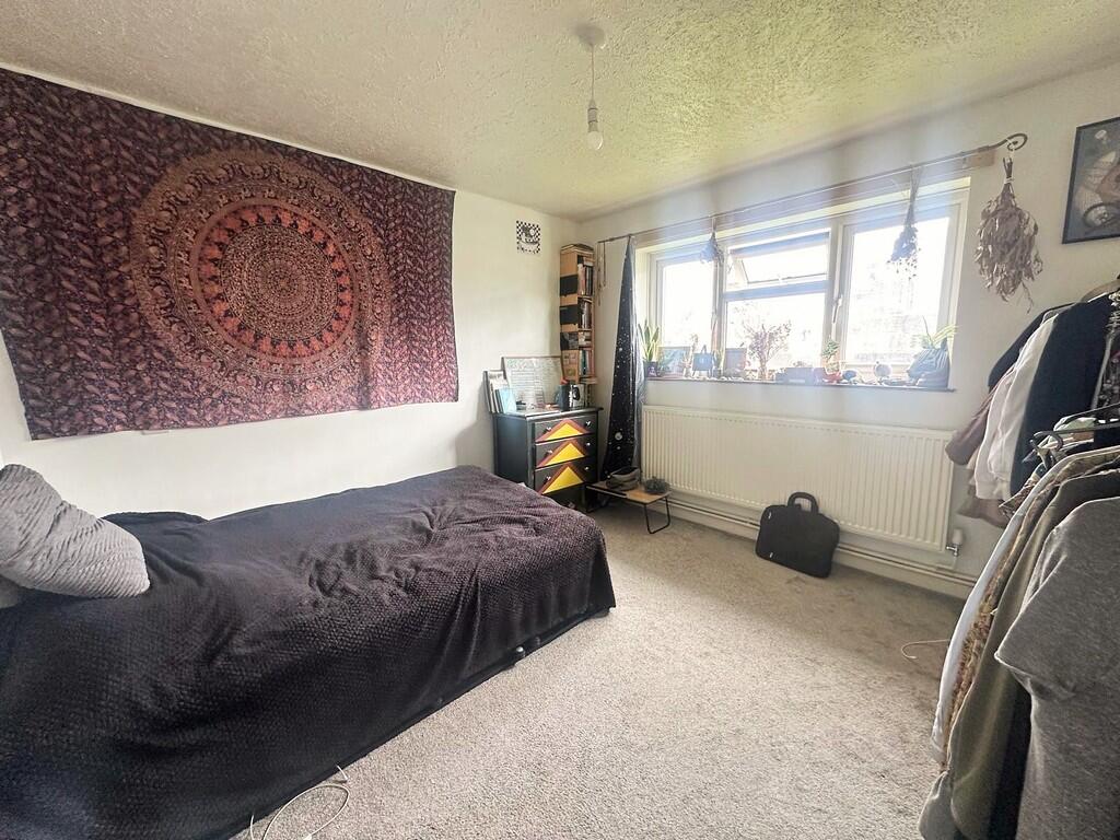 Bedroom i