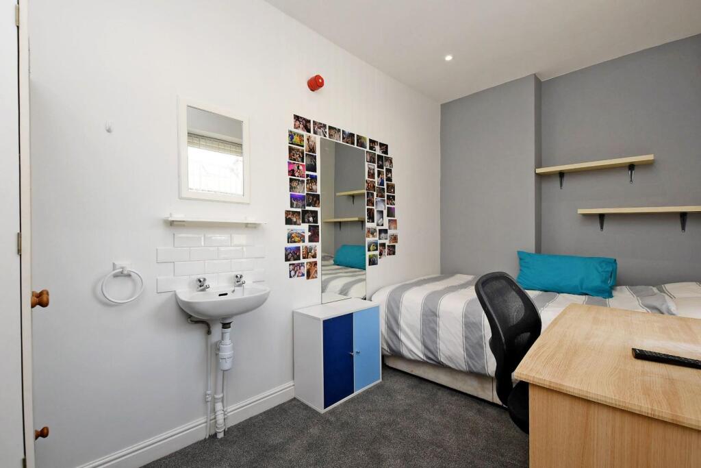 Bedroom 8.jpeg