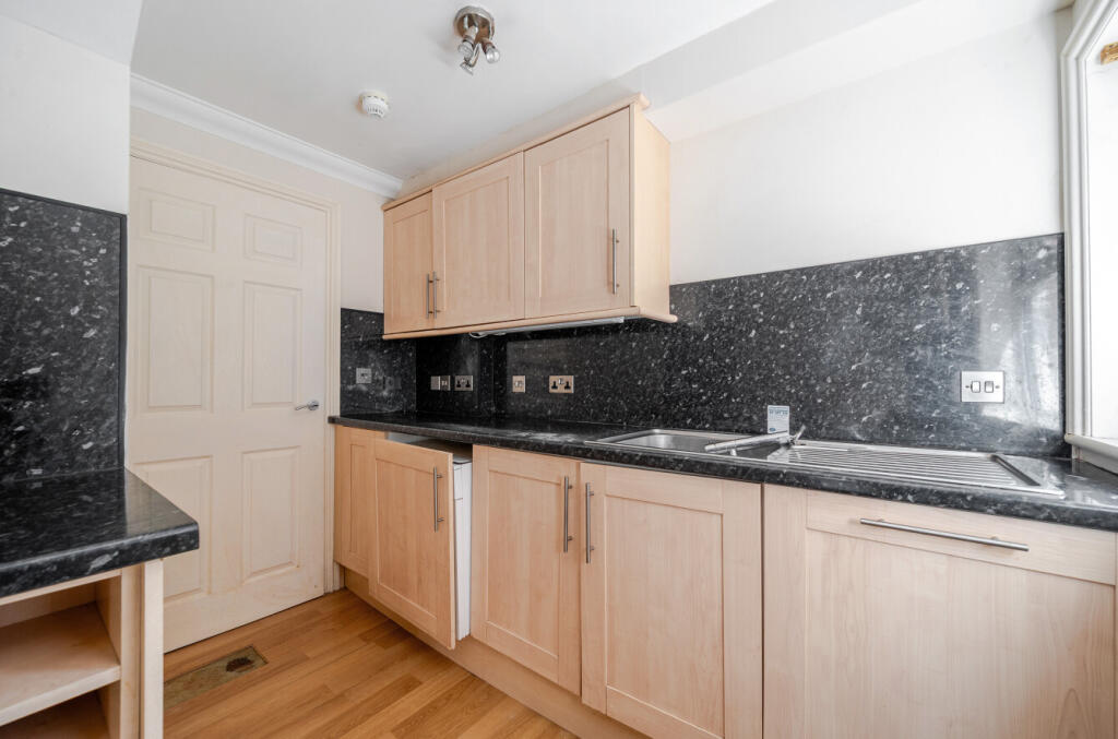 1326085-7-68762ee...