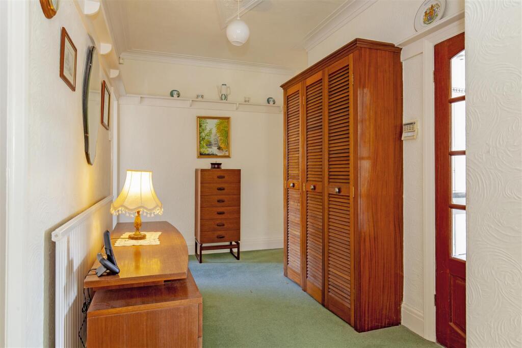 Entrance Hall-1.jpg