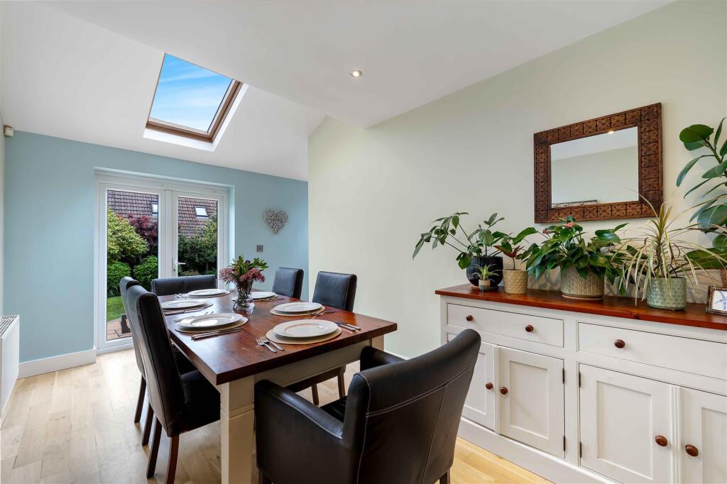 5 Banks Crescent-10.jpg