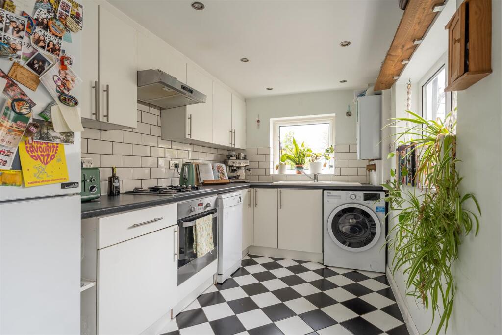 Odessa Road, E7