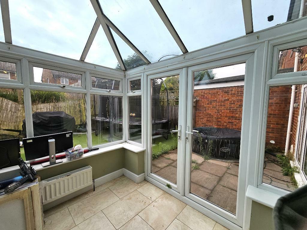 KITCHEN/CONSERVATORY