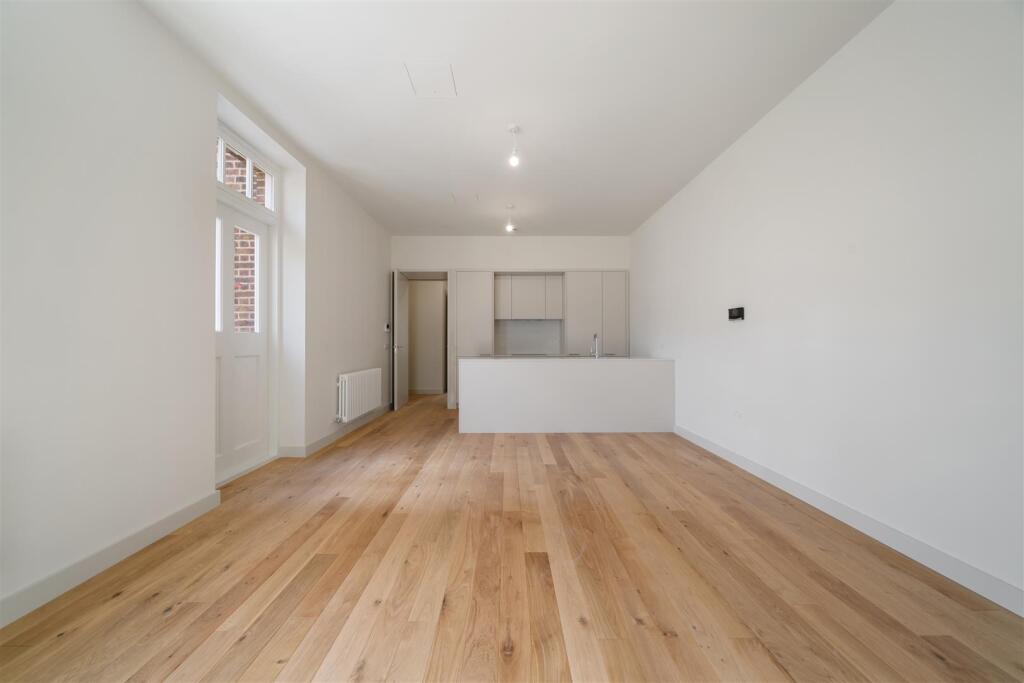 Flat E, 20 Newcourt Street NW8 7AA-No Watermark-10