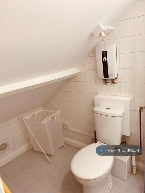 Bedroom 5 Ensuite