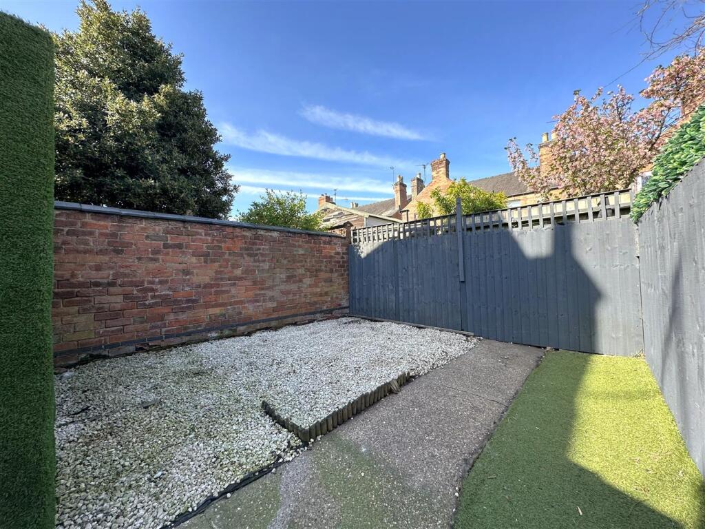 Low Maintenance Garden 150