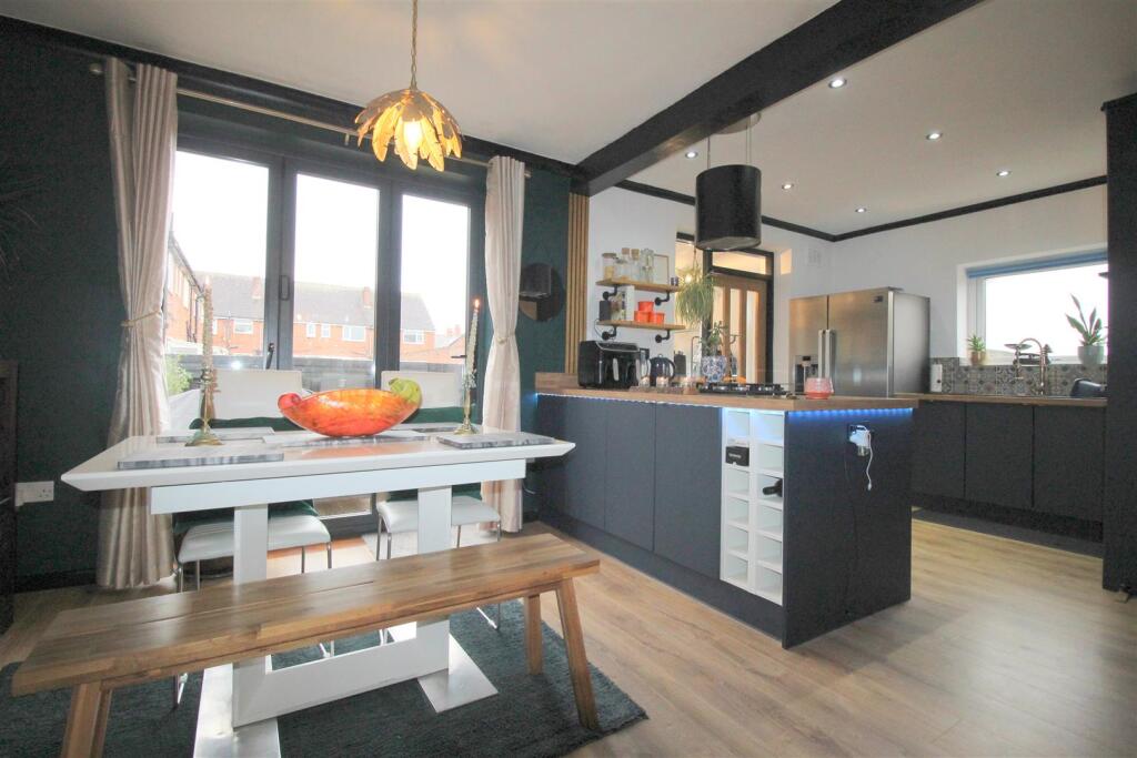 Open Plan Lounge/Dining Kitchen